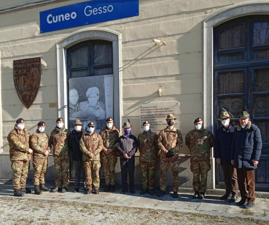 Marò in visita al memoriale della Cuneense
