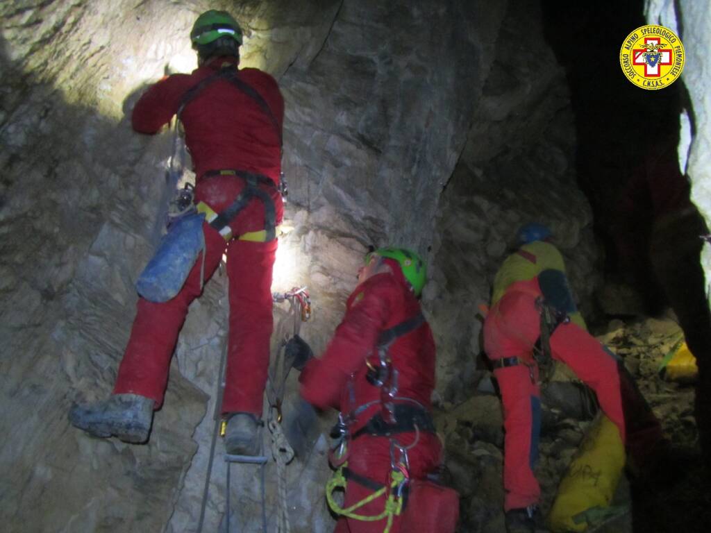 soccorso alpino grotta