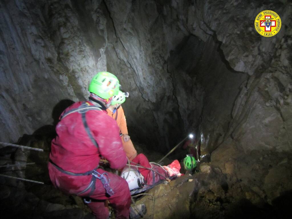 soccorso alpino grotta 