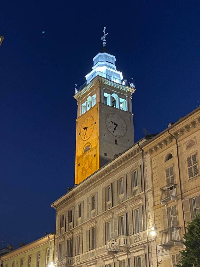 torre civica cuneo illuminata per giornata nazionale promozione neurosviluppo